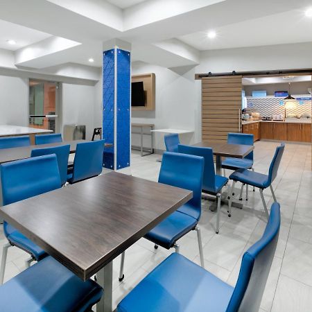 Holiday Inn Express & Suites - Dallas Park Central Northeast By Ihg Екстер'єр фото