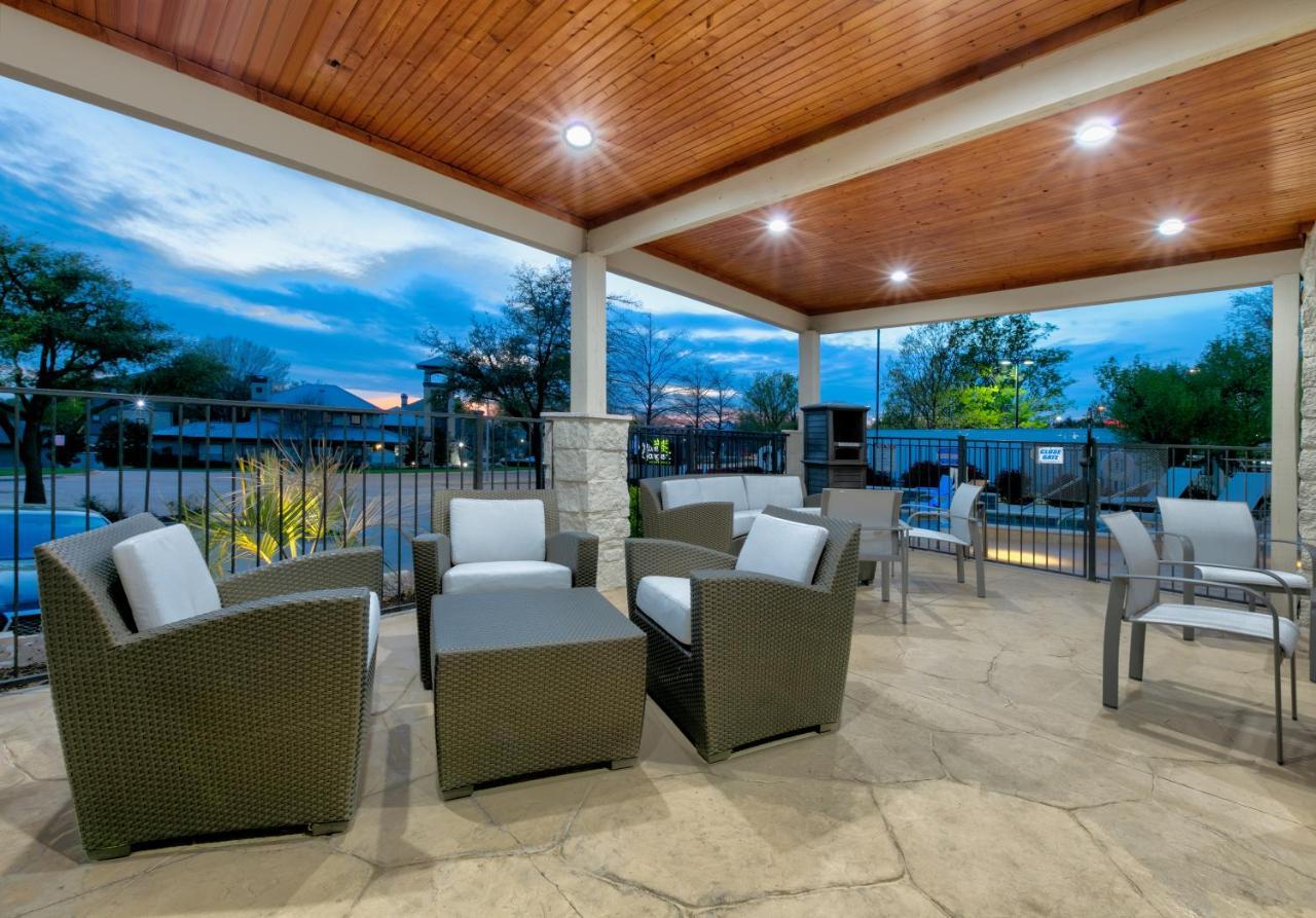 Holiday Inn Express & Suites - Dallas Park Central Northeast By Ihg Екстер'єр фото