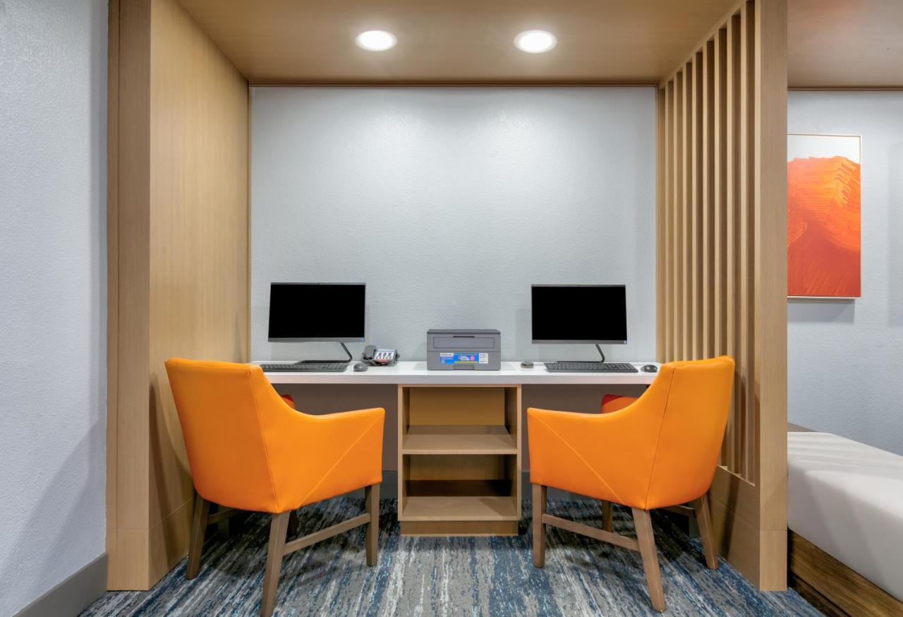Holiday Inn Express & Suites - Dallas Park Central Northeast By Ihg Екстер'єр фото