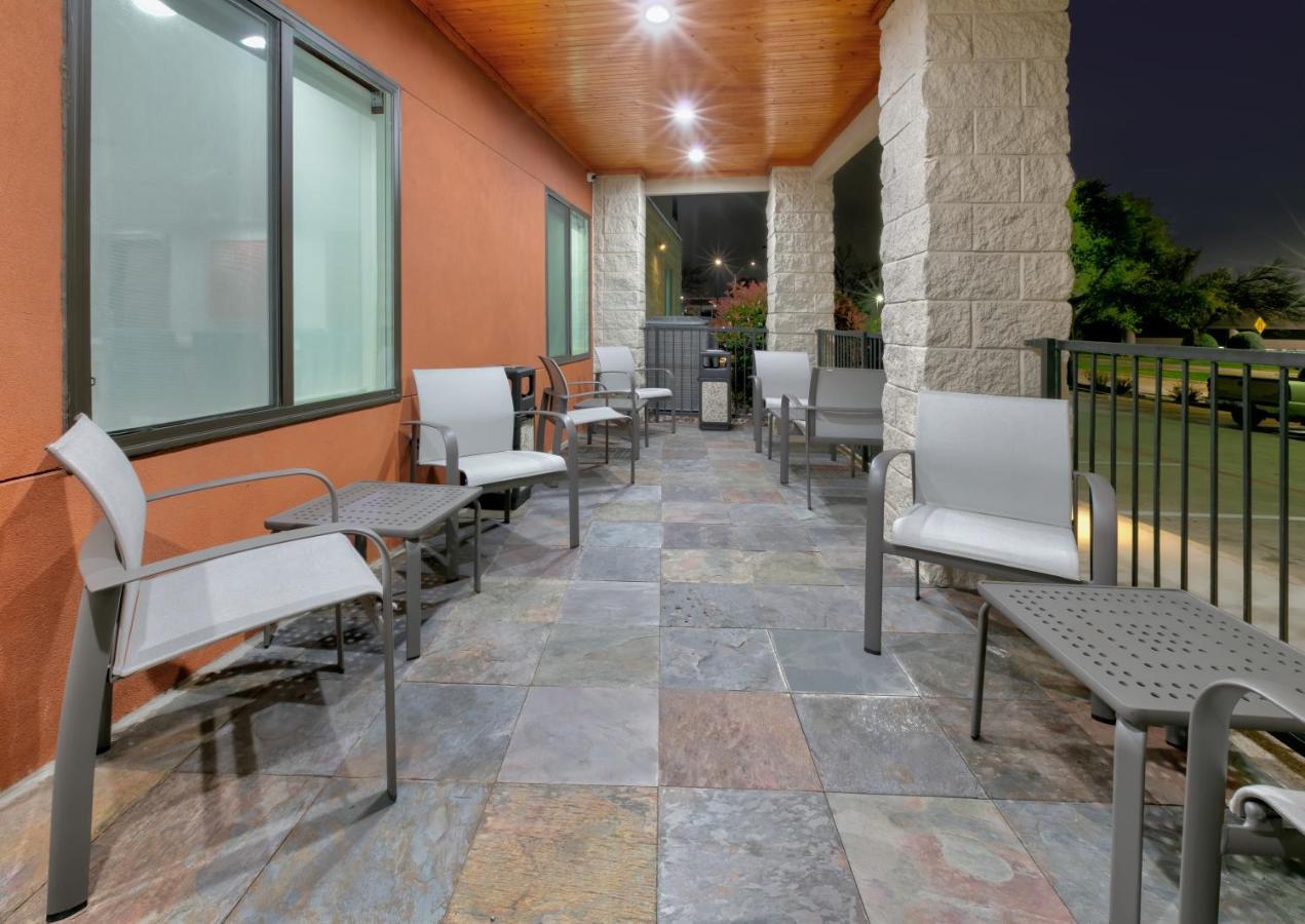 Holiday Inn Express & Suites - Dallas Park Central Northeast By Ihg Екстер'єр фото