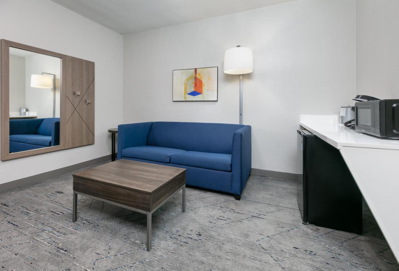 Holiday Inn Express & Suites - Dallas Park Central Northeast By Ihg Екстер'єр фото