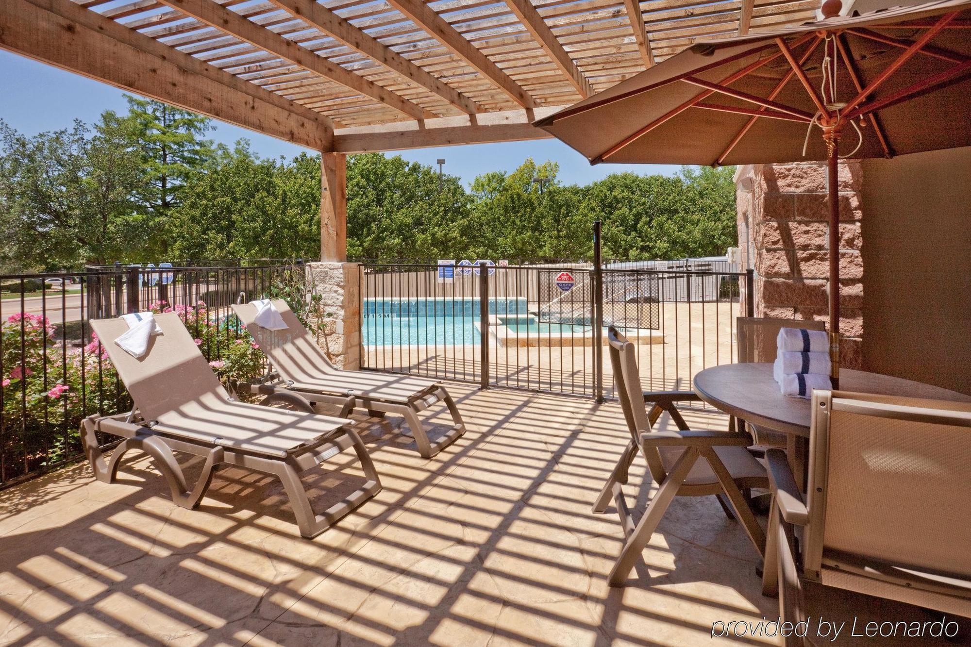 Holiday Inn Express & Suites - Dallas Park Central Northeast By Ihg Зручності фото