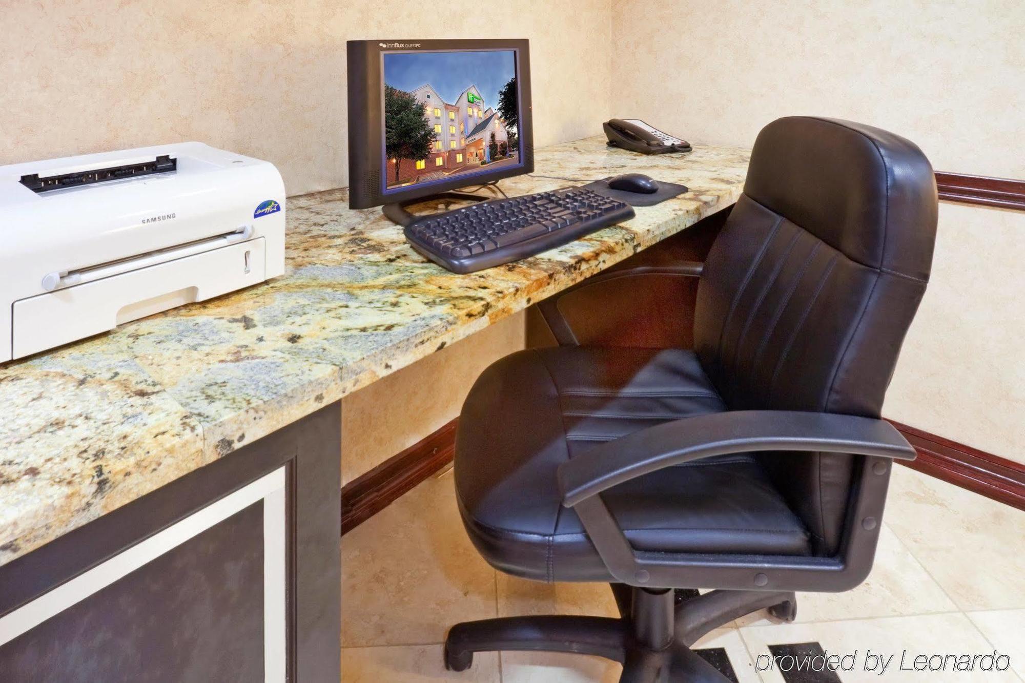 Holiday Inn Express & Suites - Dallas Park Central Northeast By Ihg Зручності фото