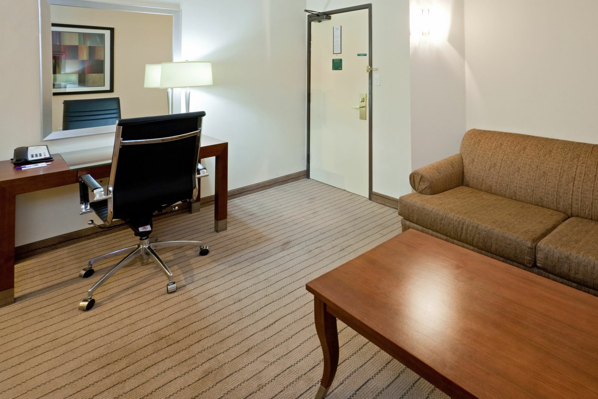 Holiday Inn Express & Suites - Dallas Park Central Northeast By Ihg Номер фото