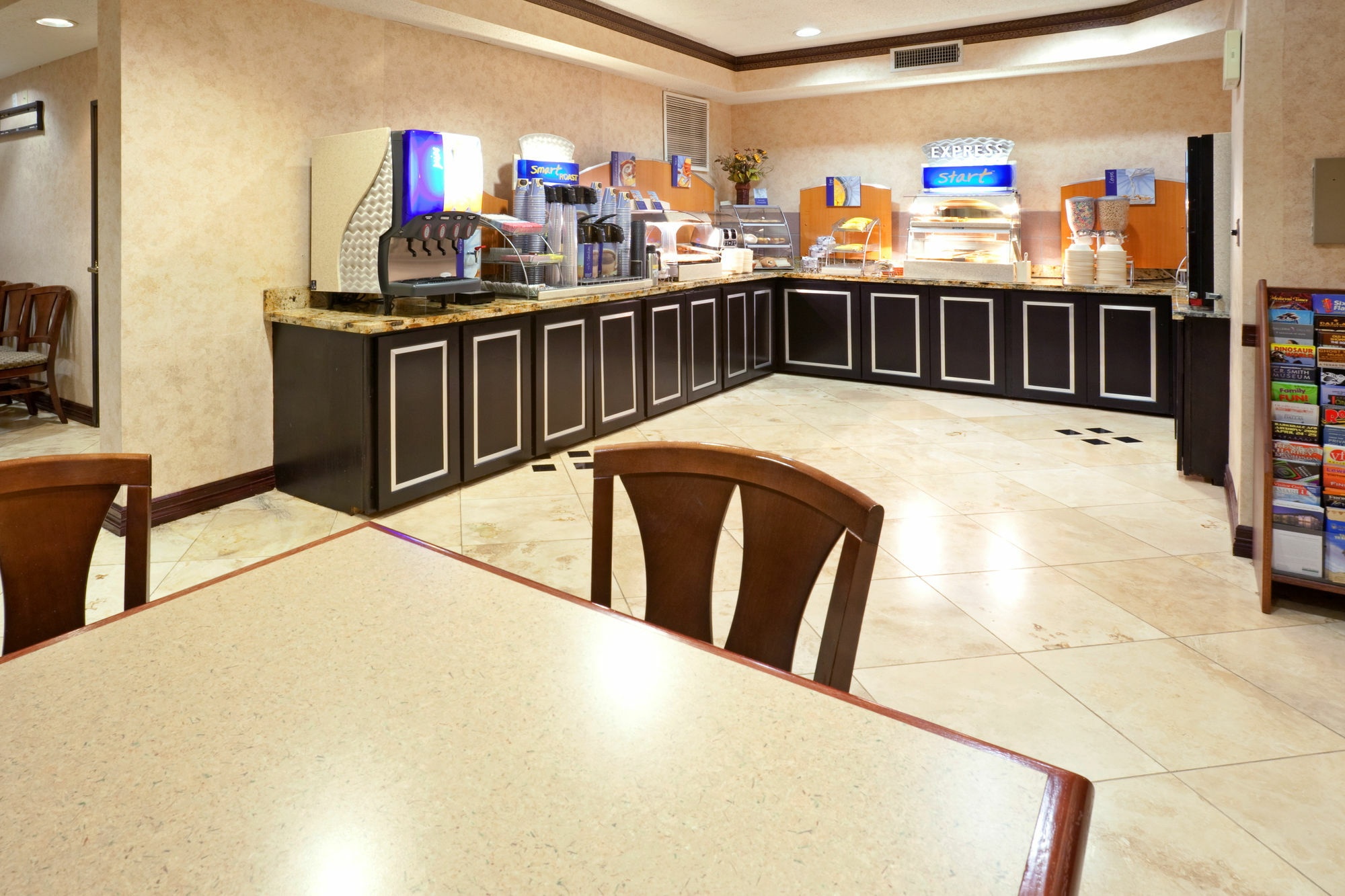 Holiday Inn Express & Suites - Dallas Park Central Northeast By Ihg Ресторан фото