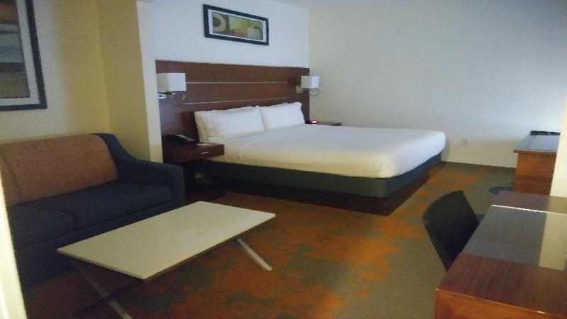Holiday Inn Express & Suites - Dallas Park Central Northeast By Ihg Екстер'єр фото